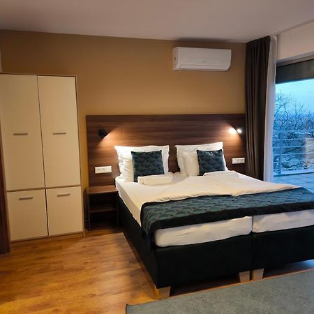 River View Apartments Hotel Братислава Екстериор снимка
