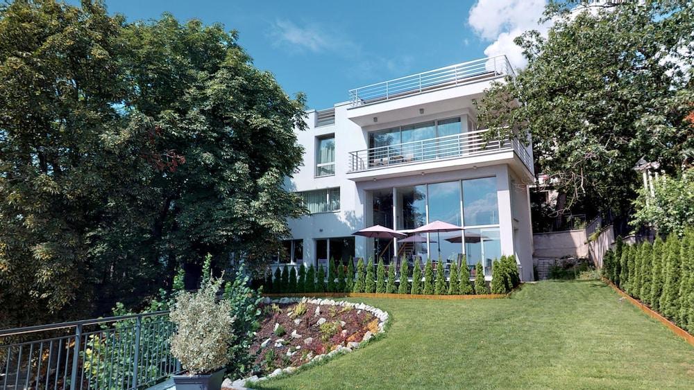 River View Apartments Hotel Братислава Екстериор снимка