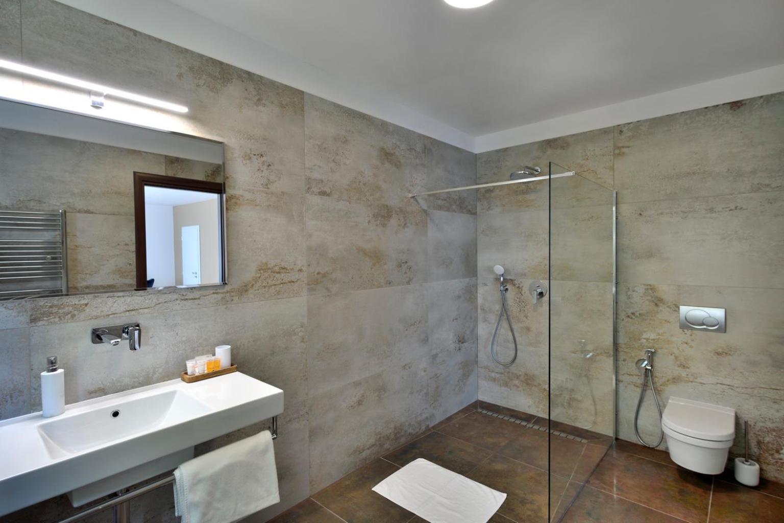 River View Apartments Hotel Братислава Екстериор снимка
