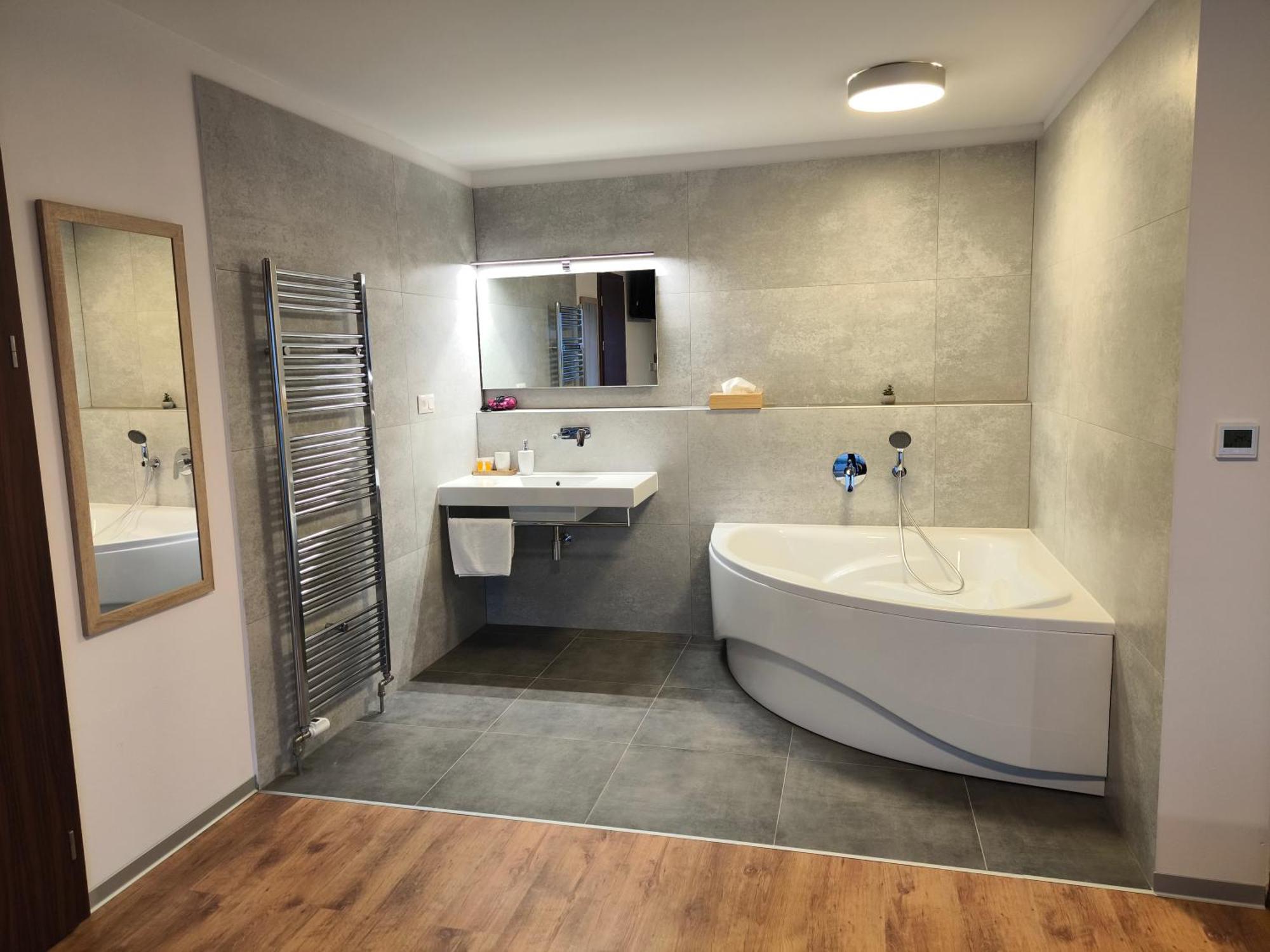 River View Apartments Hotel Братислава Екстериор снимка