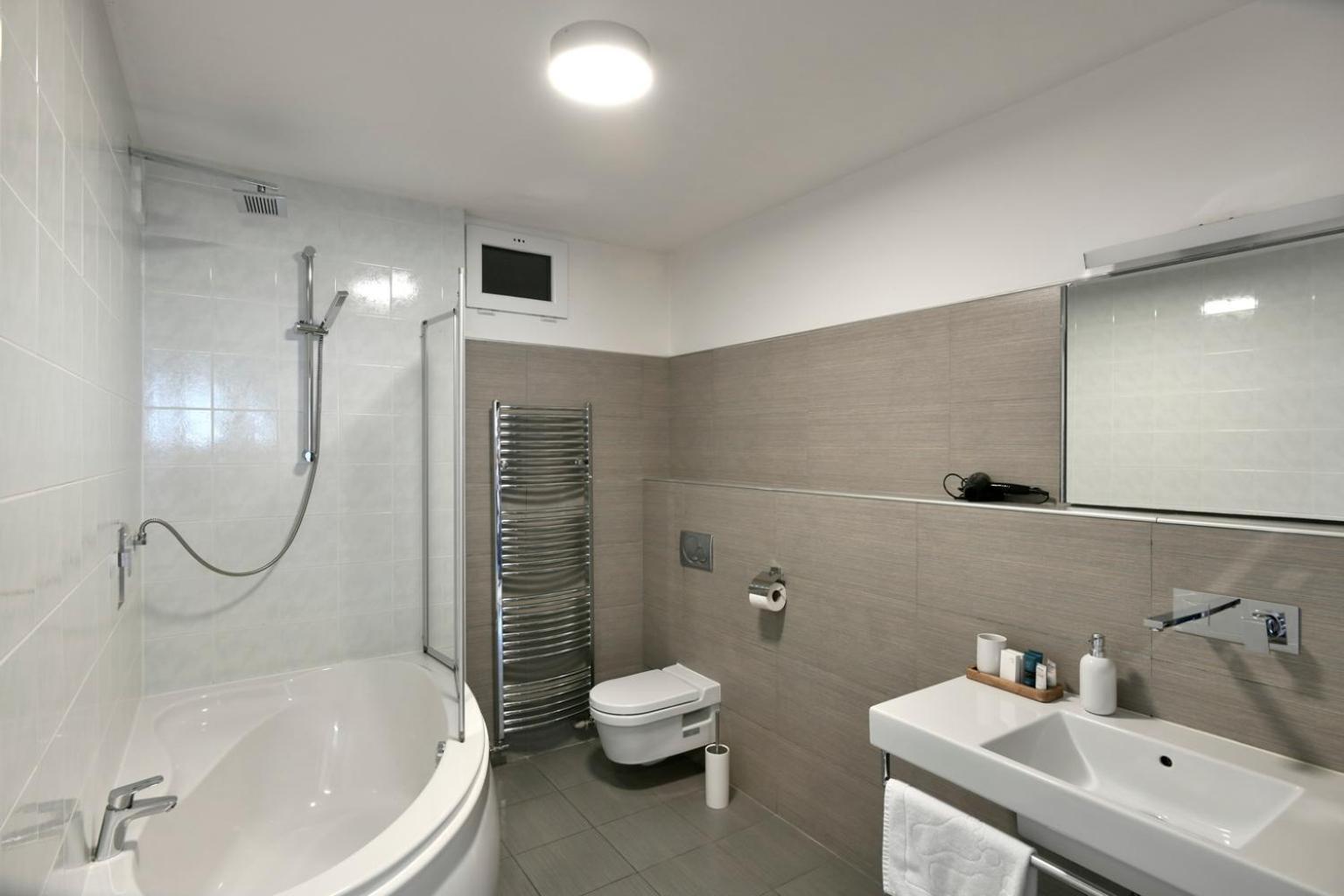River View Apartments Hotel Братислава Стая снимка