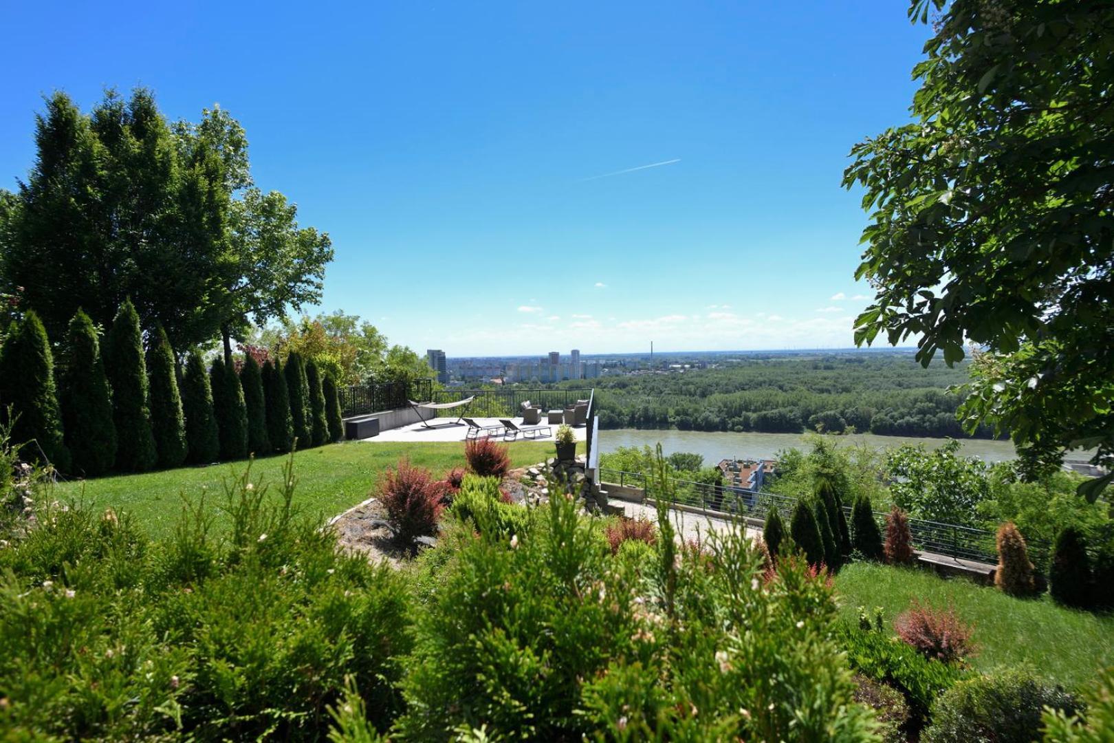 River View Apartments Hotel Братислава Екстериор снимка