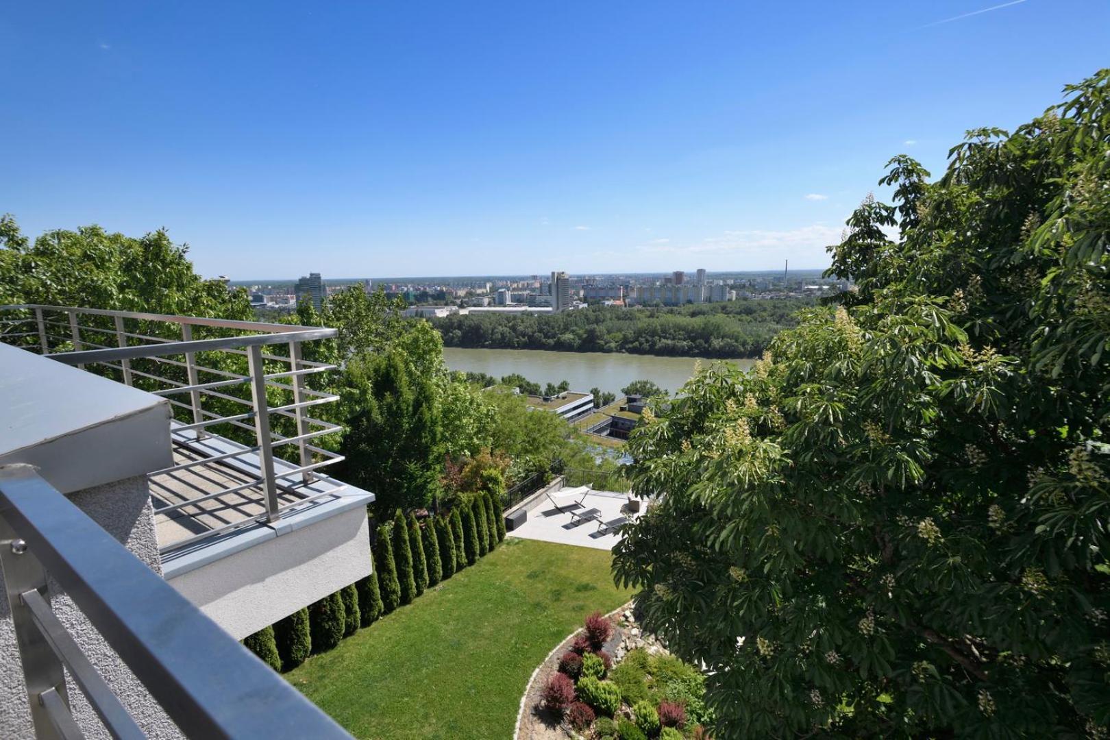 River View Apartments Hotel Братислава Екстериор снимка
